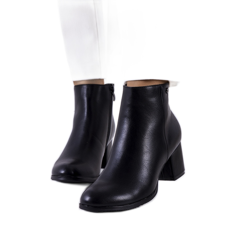 Cizme negre pe stâlp din piele ecologică Durnatel negru Cizme negre pe stâlp din piele ecologică Durnatel negru