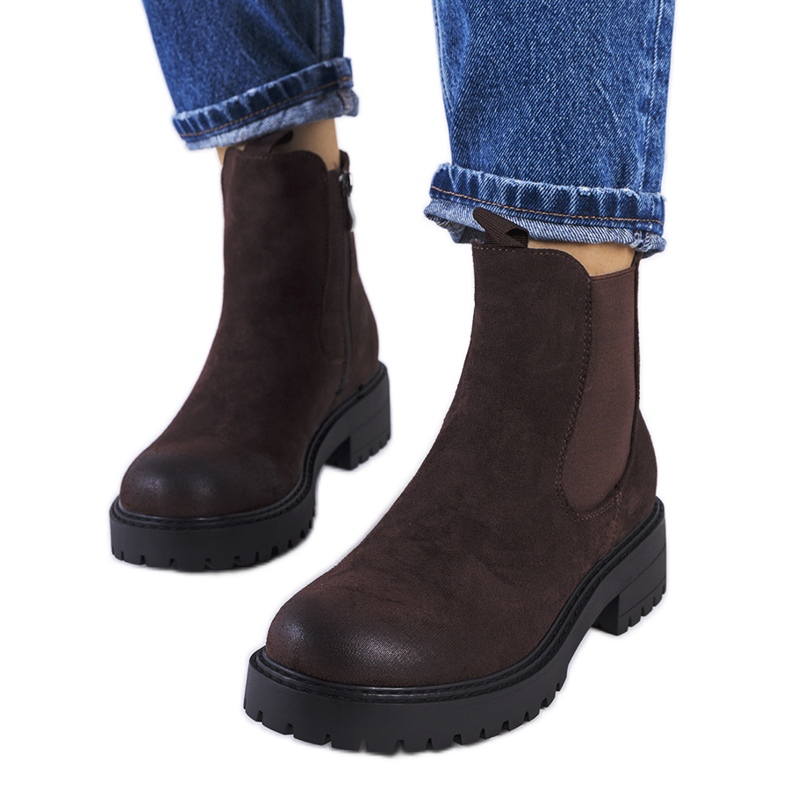 Cizme maro din piele intoarsa ecologica de la Ecrin