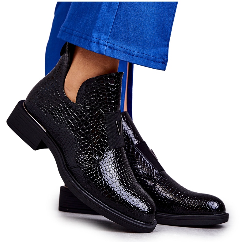 Vinceza Cizme lăcuite cu decupaje pe toc plat Black Eunice negru