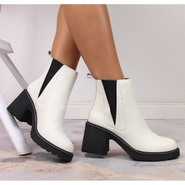 Areto Cizme chelsea pe stâlp, izolați cu slip-on Artiker W HBH42 alb Areto Cizme chelsea pe stâlp, izolați cu slip-on Artiker W HBH42 alb