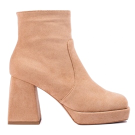 Botine de damă bej cu toc lat Botine de damă bej cu toc lat