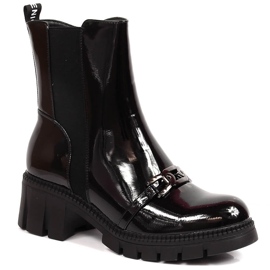 Cizme lăcuite pe un bloc și o platformă cu un lanț, negru cald Potocki Cizme lăcuite pe un bloc și o platformă cu un lanț, negru cald Potocki