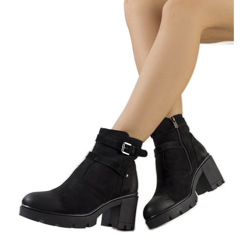 Cizme negre pe talpa unui tractor Lamaris negru Cizme negre pe talpa unui tractor Lamaris negru