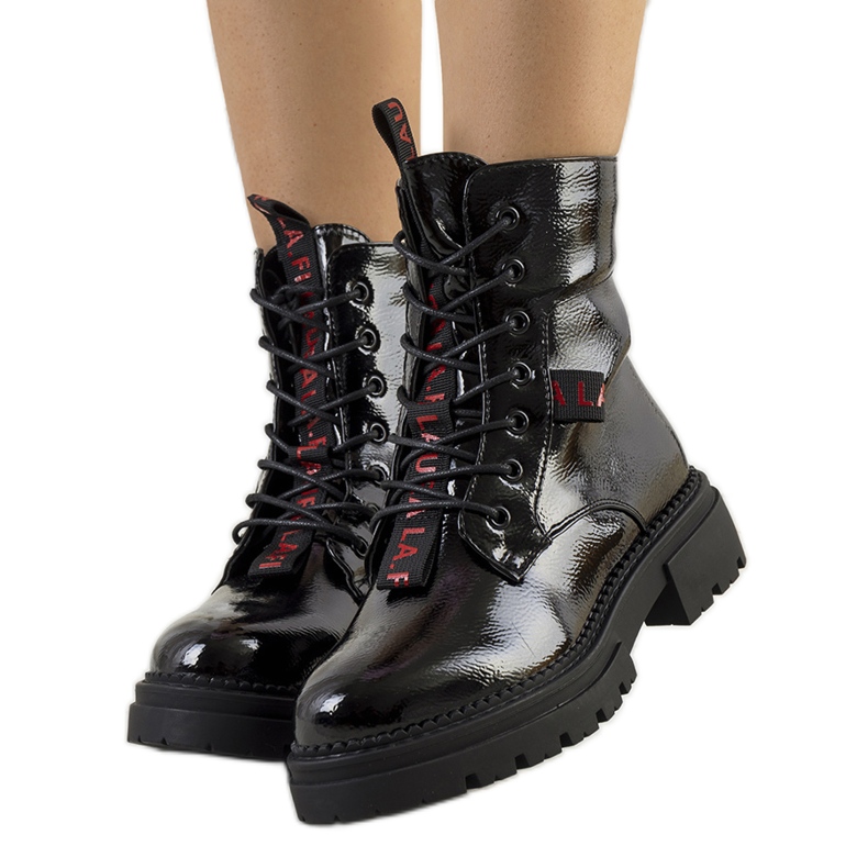 PA1 Cizme lăcuite negre de la Casies negru