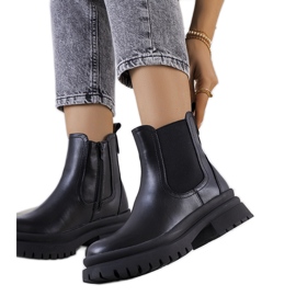 Botine negre pe platforma lui Alain negru