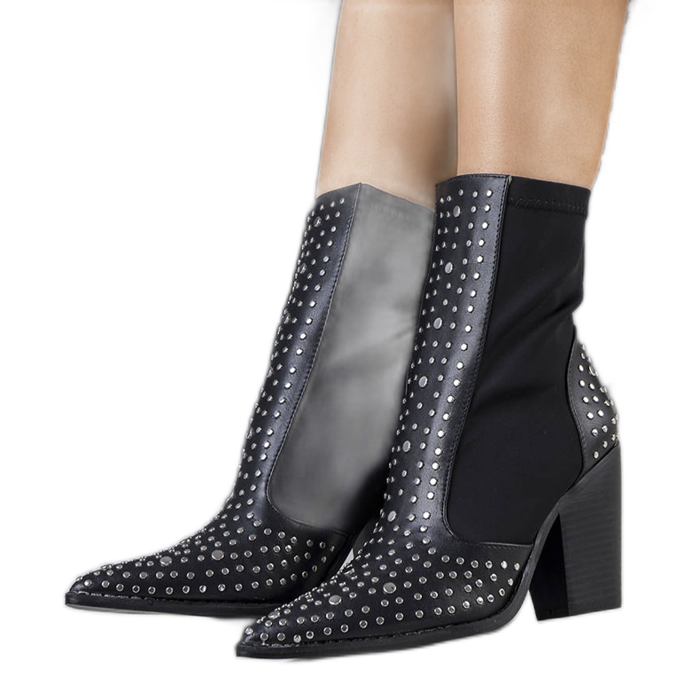 PA1 Cizme negre decorate cu crampoane Orazi negru