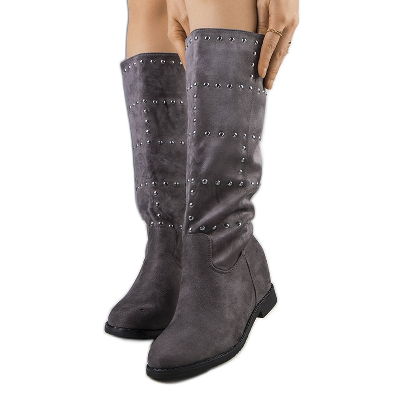 Cizme cu pană gri cu știfturi