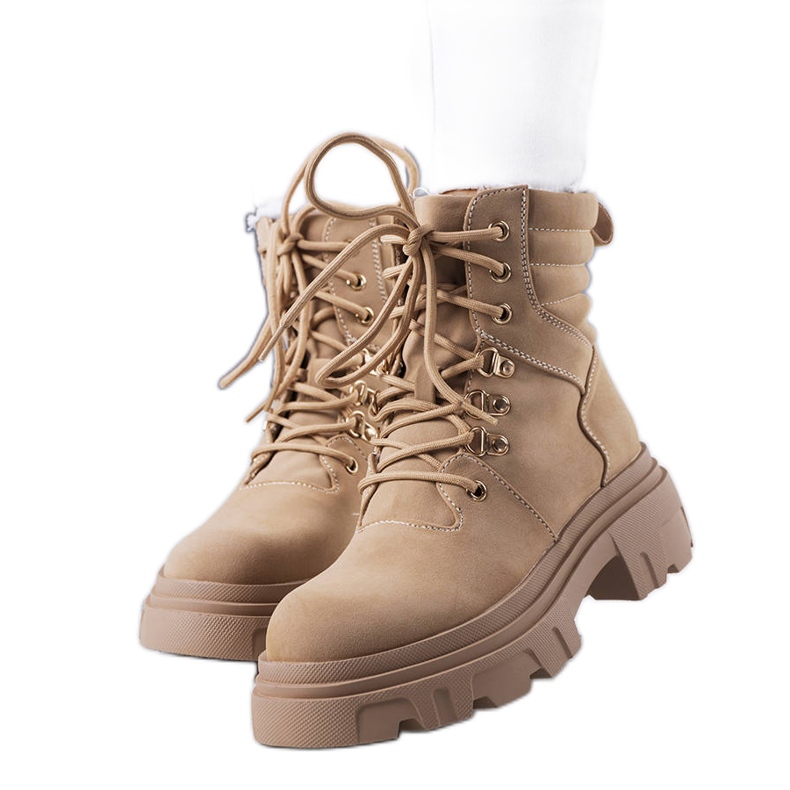 Cizme bej pe o talpă Lyric groasă