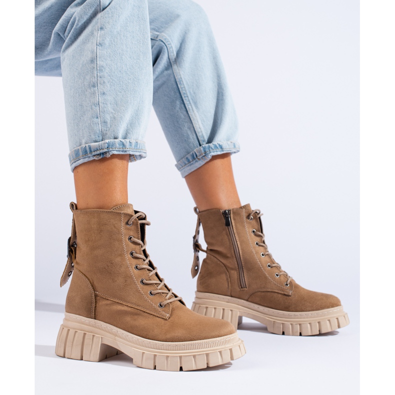 Ghete de dama din piele intoarsa pe platforma T.SOKOLSKI bej maro