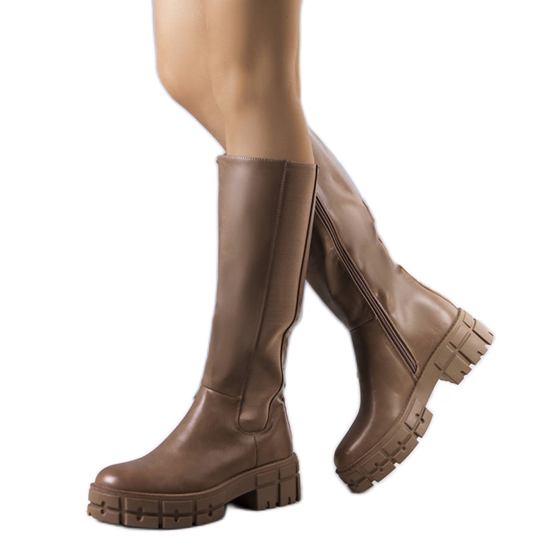 BM Cizme izolate maro de la Donar BM Cizme izolate maro de la Donar