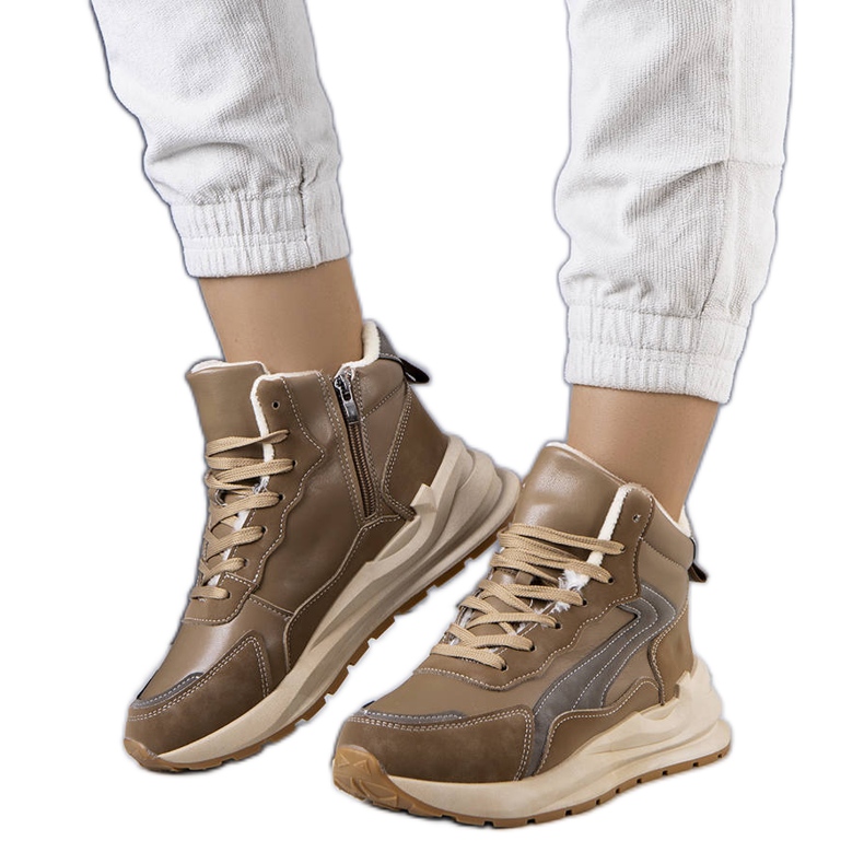 Tenisi izolați maro de la Tasma