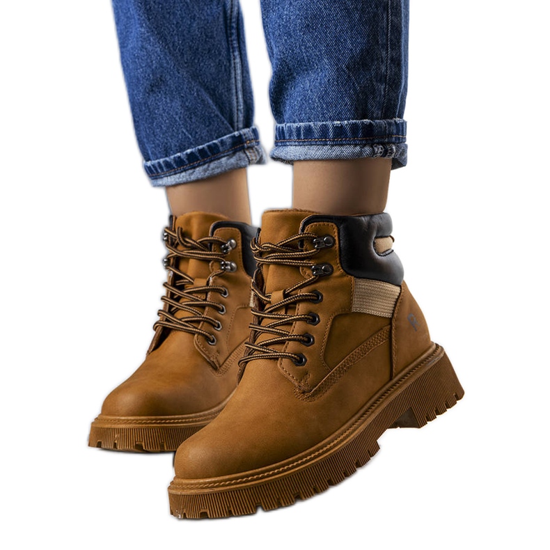 Cizme izolate maro de la Nadel