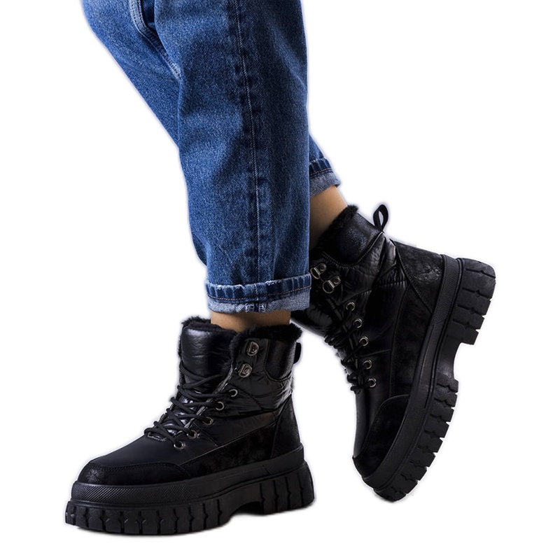 Cizme de zapada izolate negre de la Ozero negru Cizme de zapada izolate negre de la Ozero negru