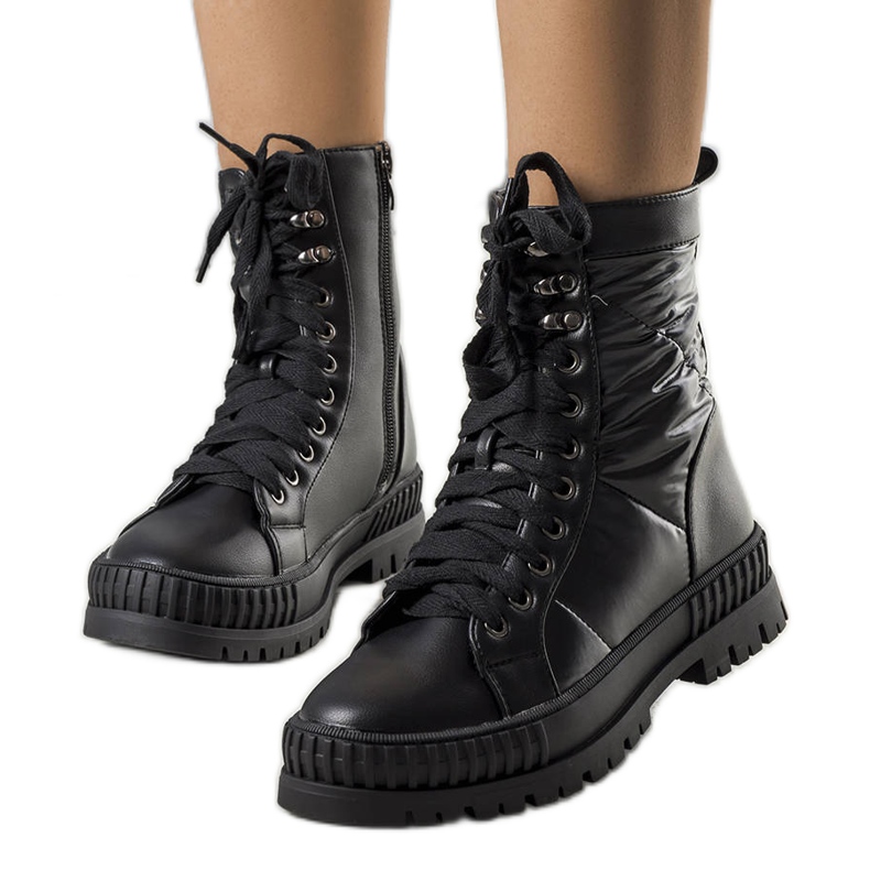 Cizme izolate negre de la Hamina negru