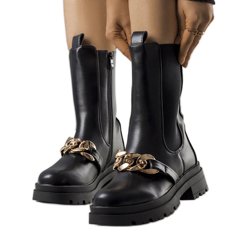 Cizme izolate negre de la Vladim negru Cizme izolate negre de la Vladim negru