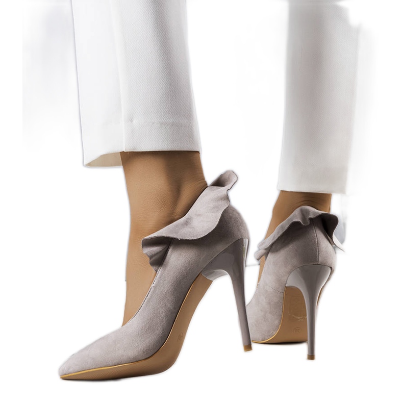 BM Tocuri gri cu volan de la Jasmis