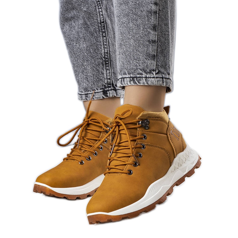 Cizme izolate maro de dama de la Adleri