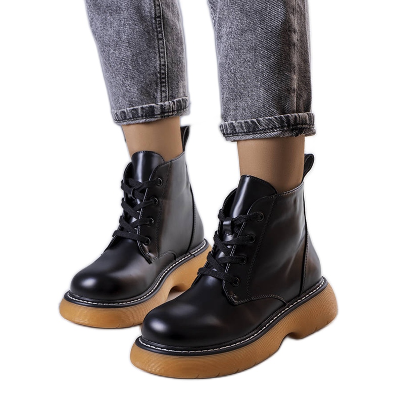 Cizme izolate negre Lutero negru Cizme izolate negre Lutero negru