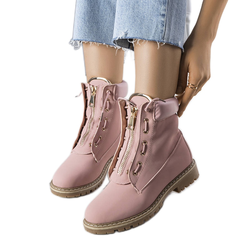 BM Cizmele roz ale lui Stephanie