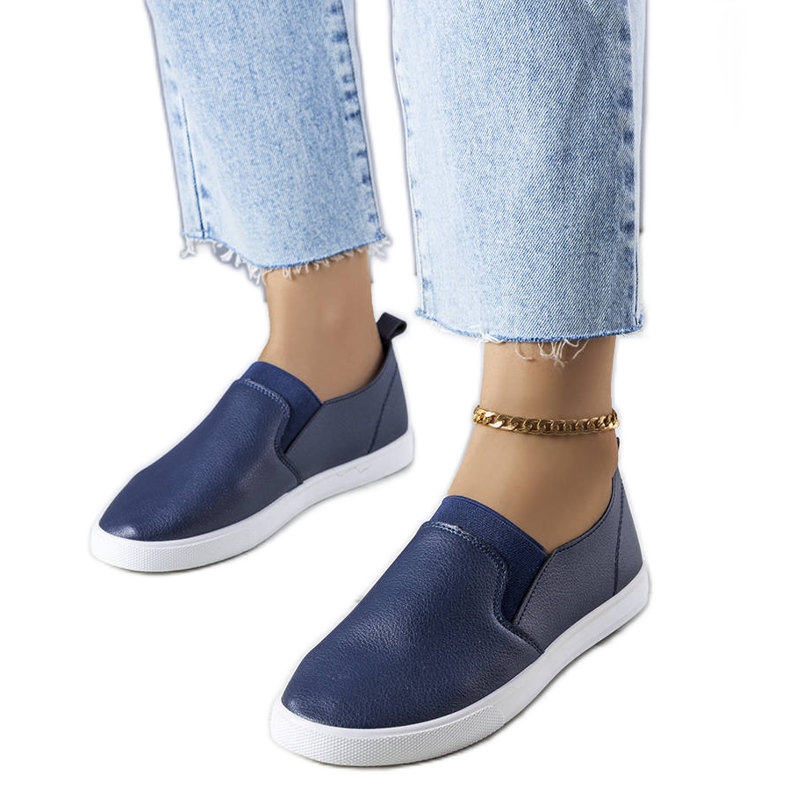 Tenisi bleumarin din piele ecologică de la Leroy albastru