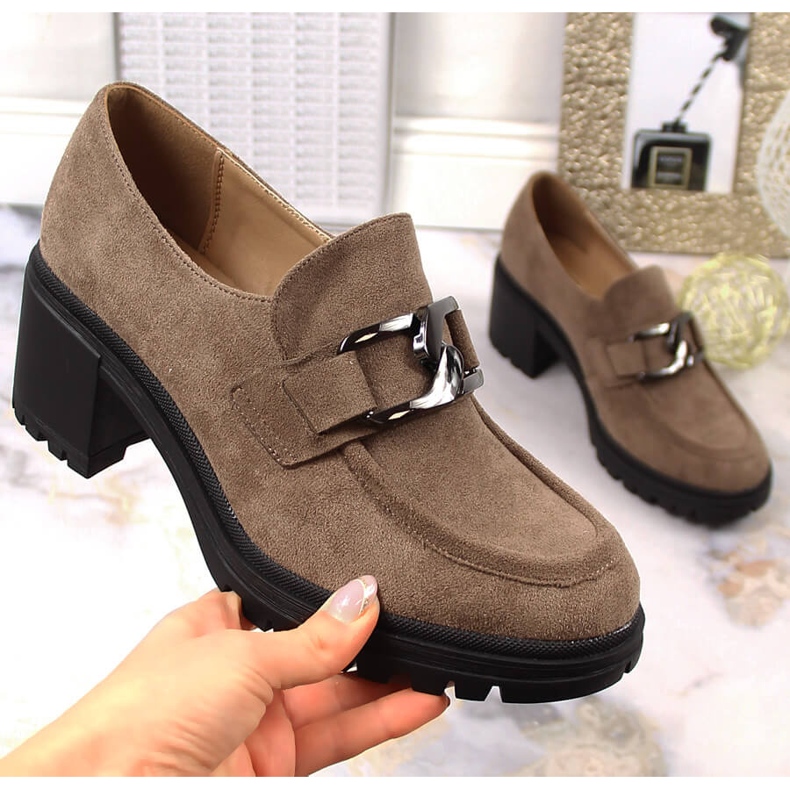 Tocuri maro din piele intoarsa cu un lant Vinceza 10921