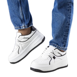 BM Tenisi albi cu platformă Juanita BM Tenisi albi cu platformă Juanita