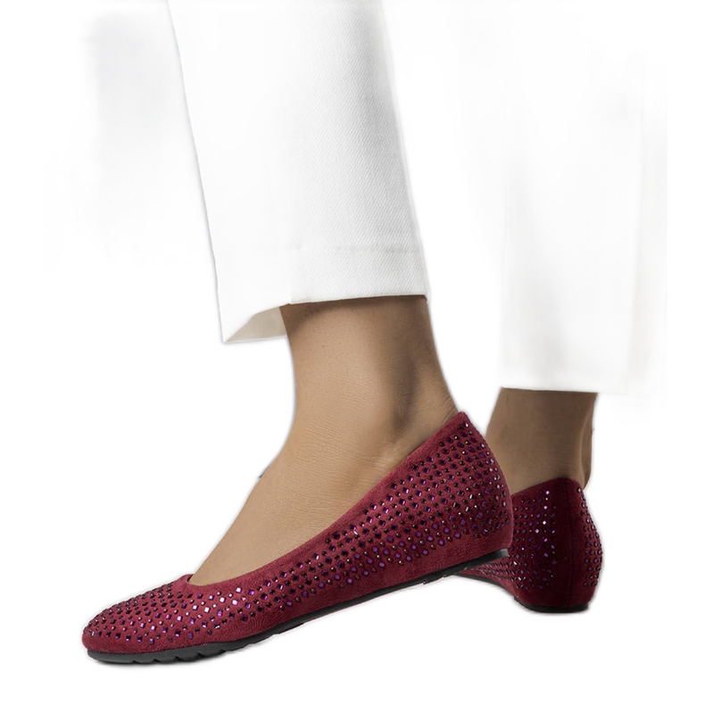 Balerini burgundy cu pană acoperită de la Julie roșu Balerini burgundy cu pană acoperită de la Julie roșu