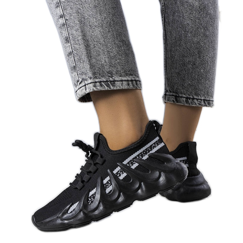 Adidași negri pe o talpă Beth la modă negru