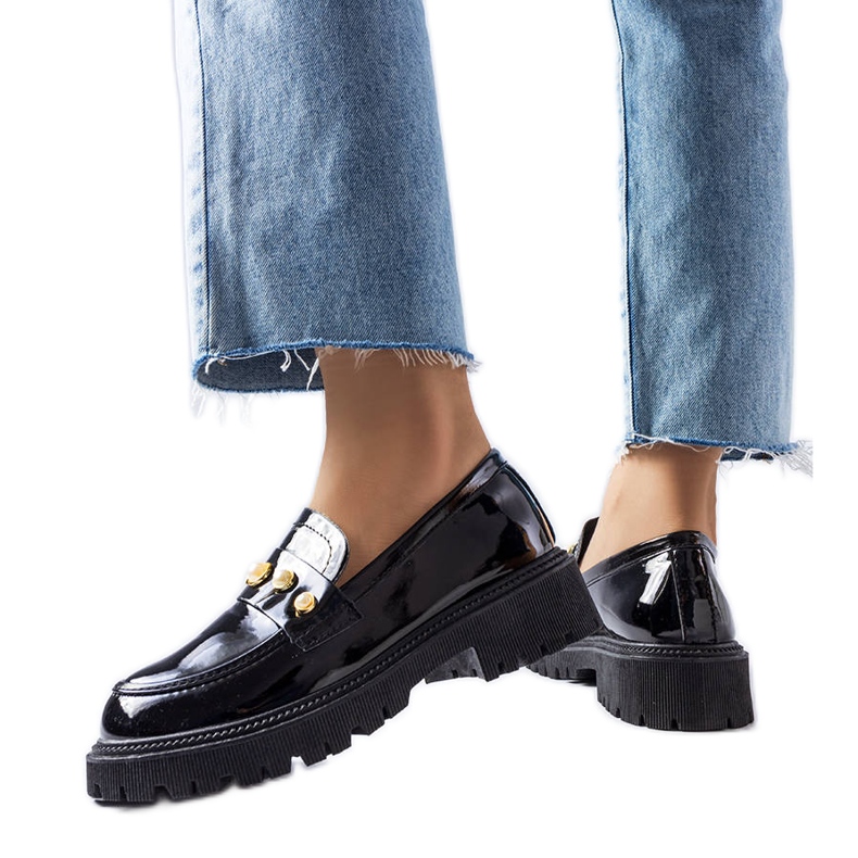 Pantofi negri din piele lacuita cu perle Serlait alb