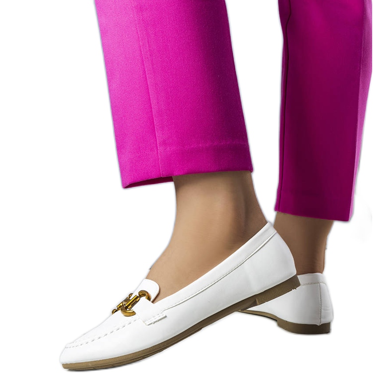 BM Mocasini albi cu decor auriu de la Regina