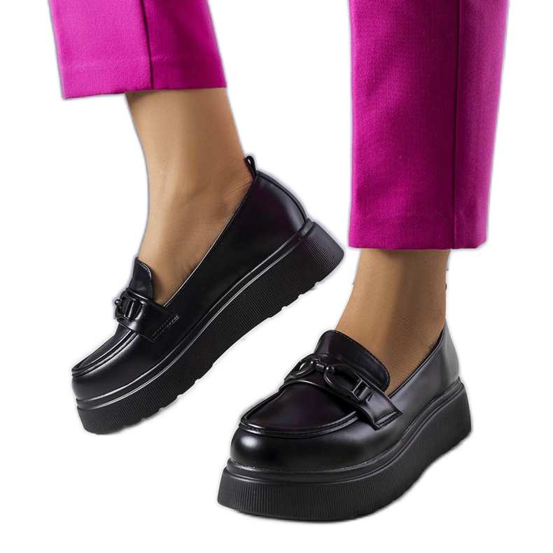 Lordi negri decorati cu o pană Gagnon negru