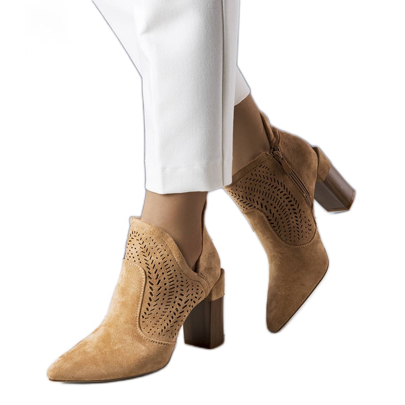 PA1 Cizme ajurate bej închis de la Hachée PA1 Cizme ajurate bej închis de la Hachée