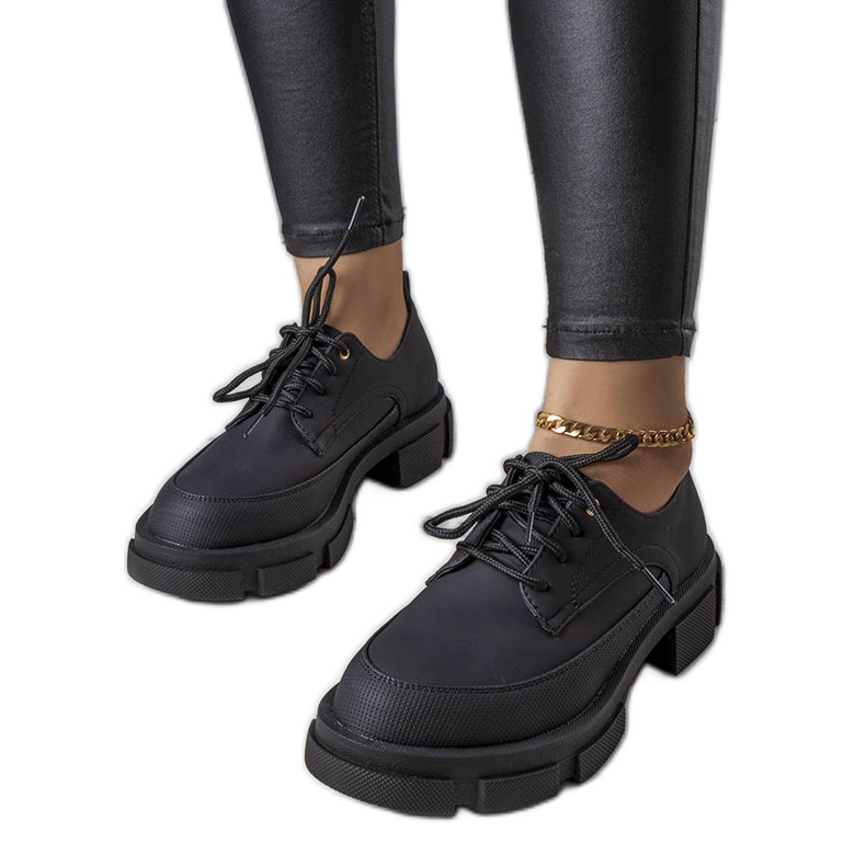 Pantofi negri cu o talpă masivă de la Kay negru