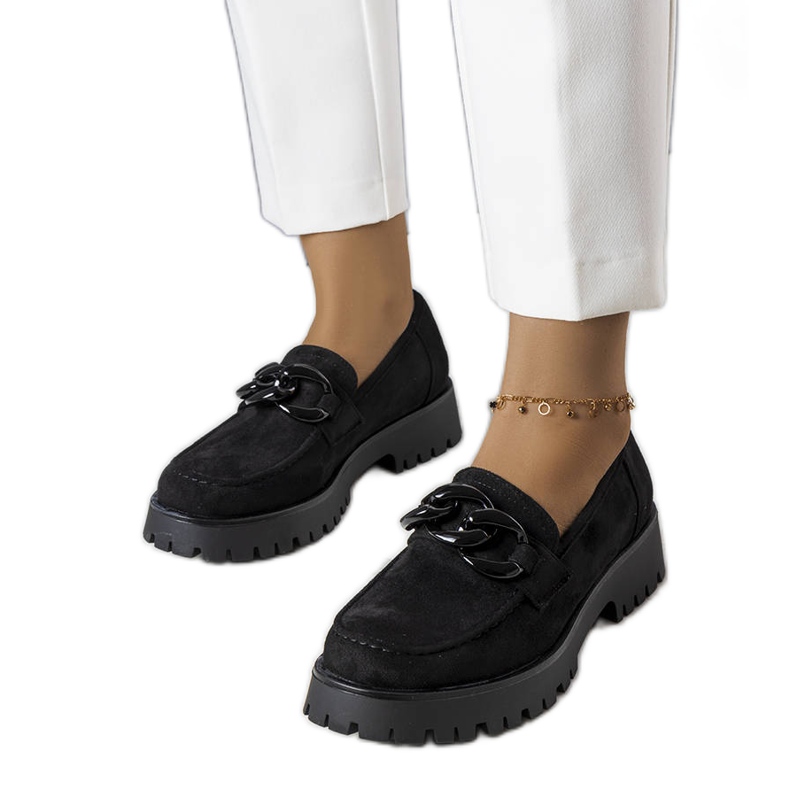 Domni negri împodobiți cu un lanț Arpin negru Domni negri împodobiți cu un lanț Arpin negru