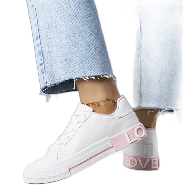 Adidași albi și roz decorați cu inscripția Nora