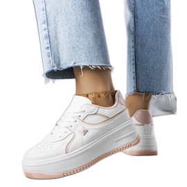 Tenisi albi și roz pe platforma Lepage