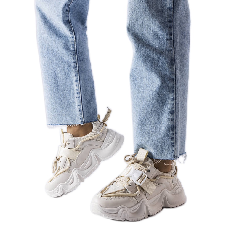 Tenisi spectaculoși bej de la Desforges Tenisi spectaculoși bej de la Desforges