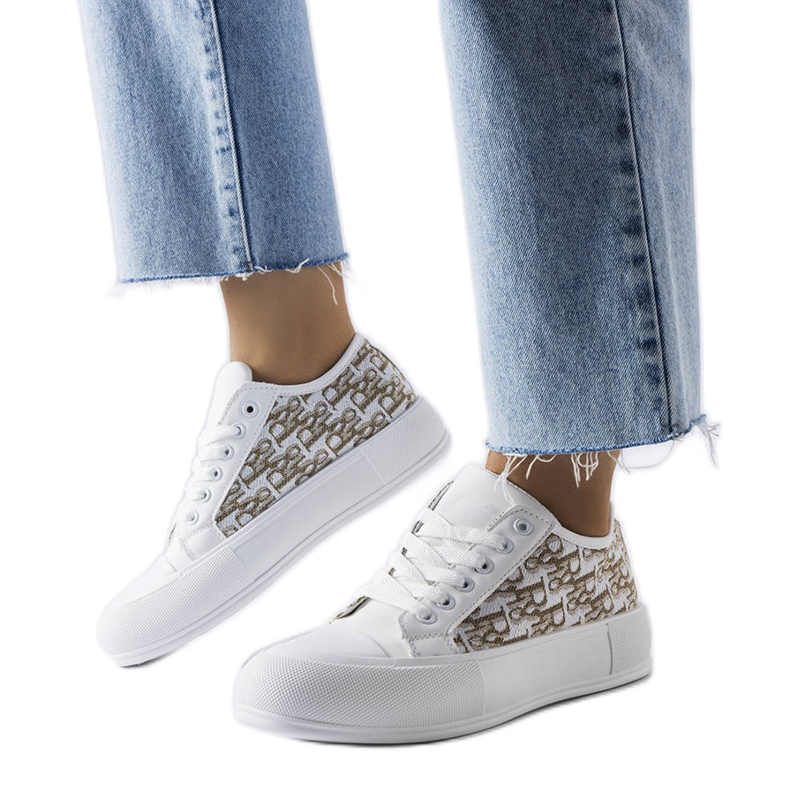 Tenisi albi cu model bej de la Marquis