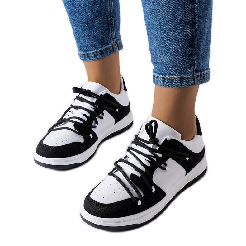 Tenisi negri de la Hila alb