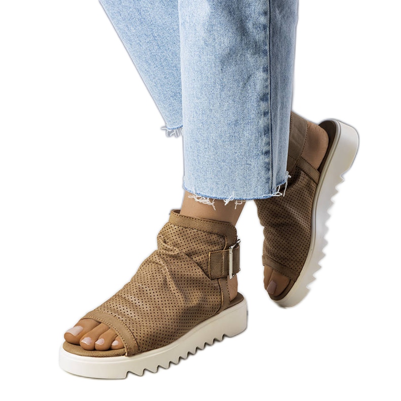 PA1 Sandale maro ajurate de la Beulah bej