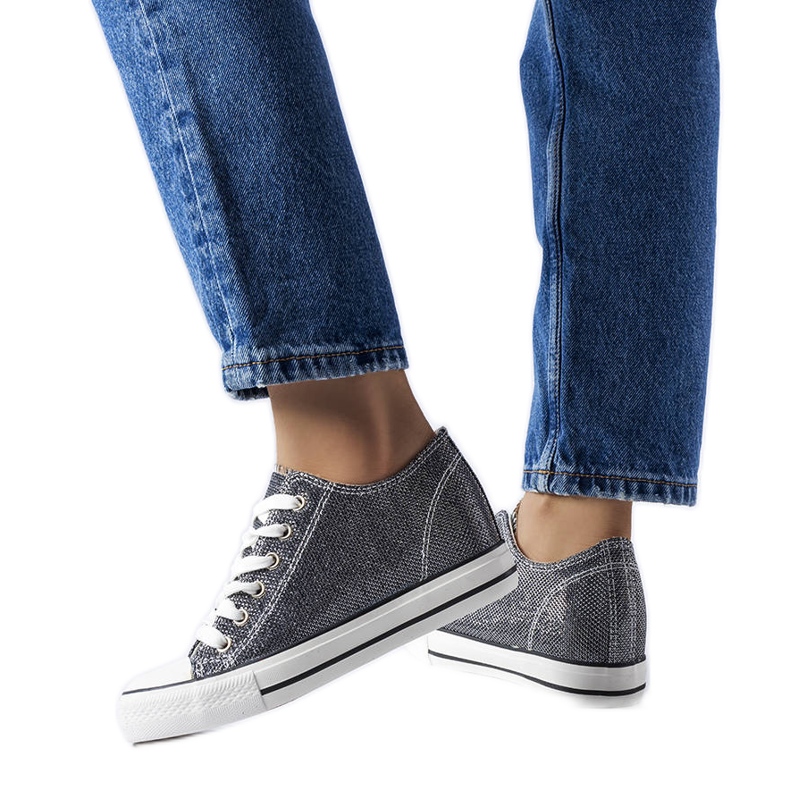 Tenisi negri cu pană din brocart din Creta negru Tenisi negri cu pană din brocart din Creta negru