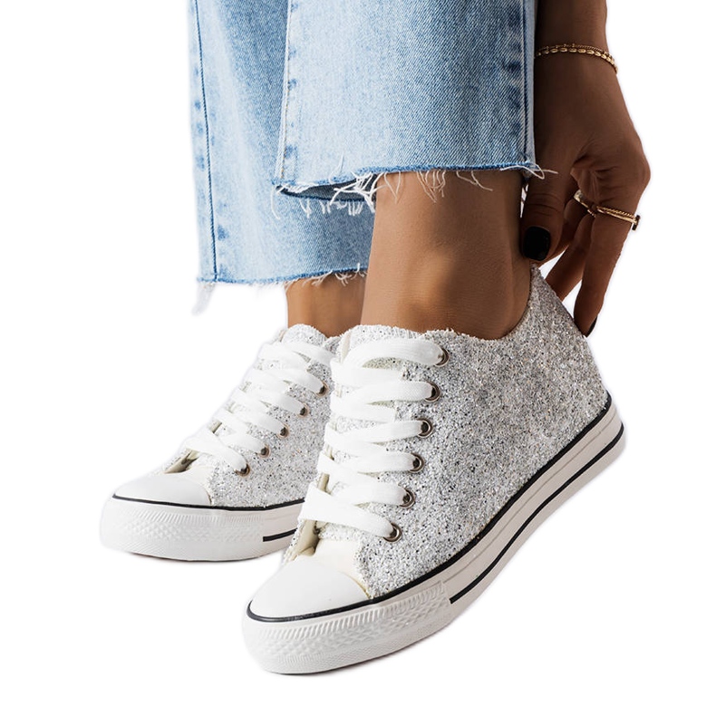 Tenisi argintii cu pană joasă de la Garceau