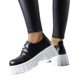 Pantofi negri ajurati masivi de la Camus negru