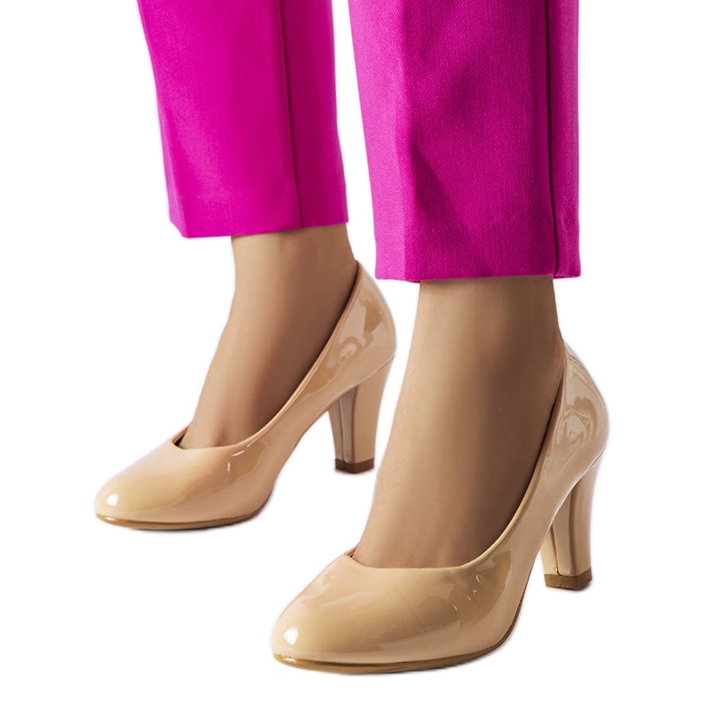 BM Pompi din piele lacuita bej de la Burkett