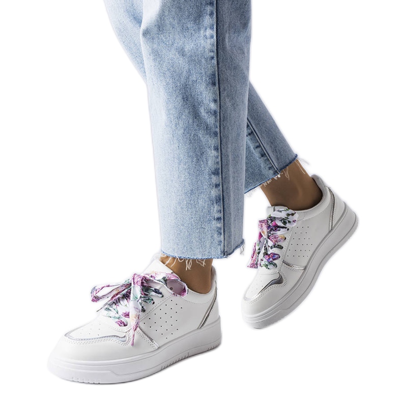 Adidași albi legați cu panglică Pryor