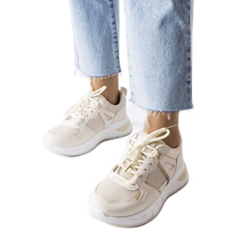 Adidași bej din mai multe țesături de la Caya