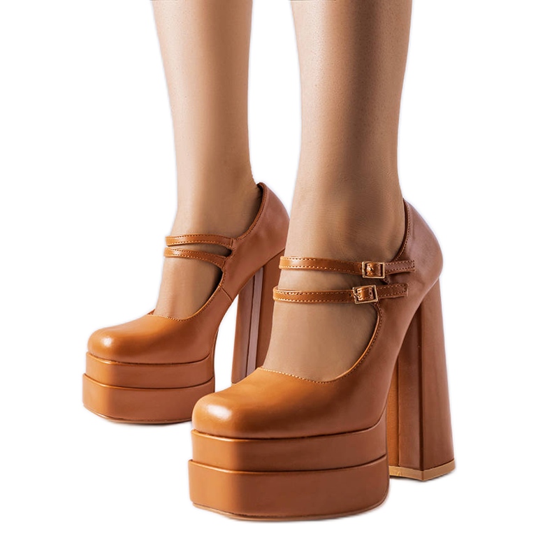 Pompe maro cu toc înalt de la Chouinard