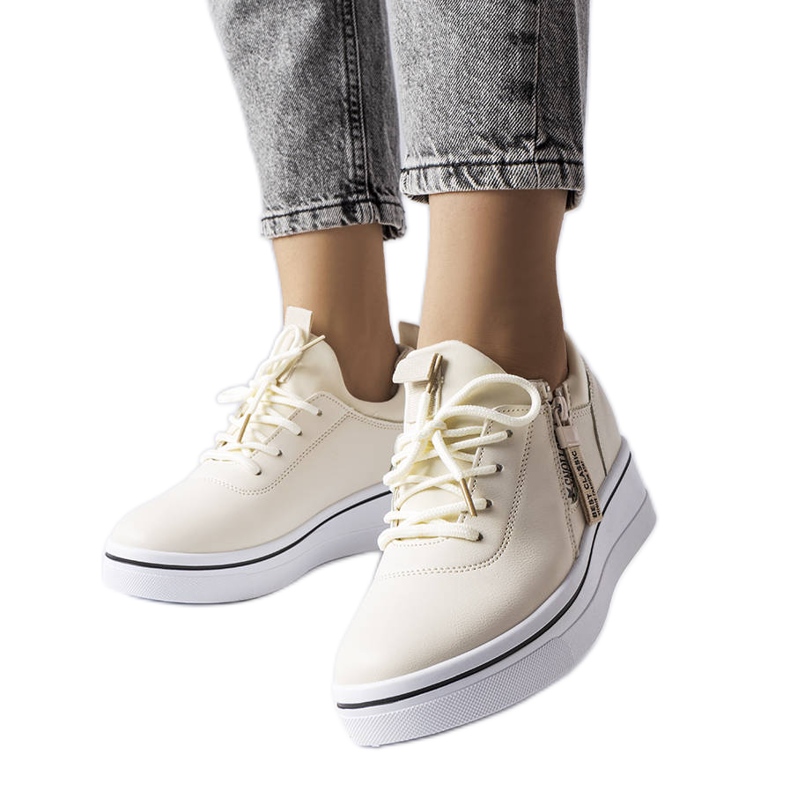 BM Adidași bej cu pană joasă de la Mathieu