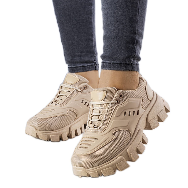 Adidași maro cu talpă masivă de la Inez Adidași maro cu talpă masivă de la Inez