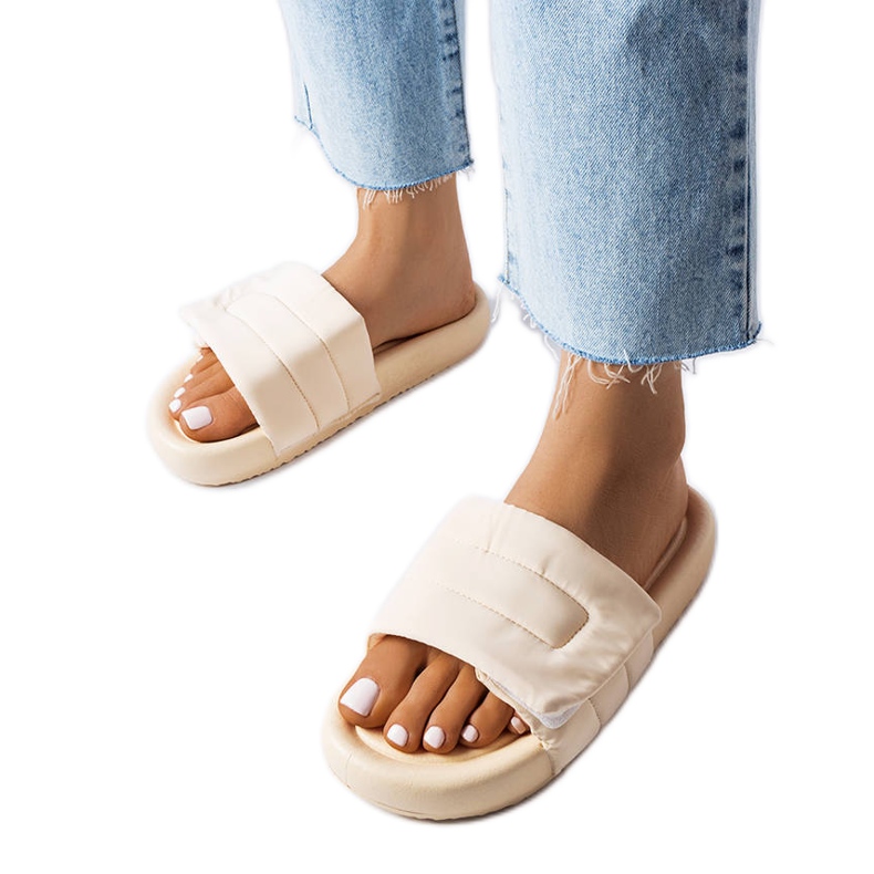 BM Papuci bej cu velcro de la Aleron